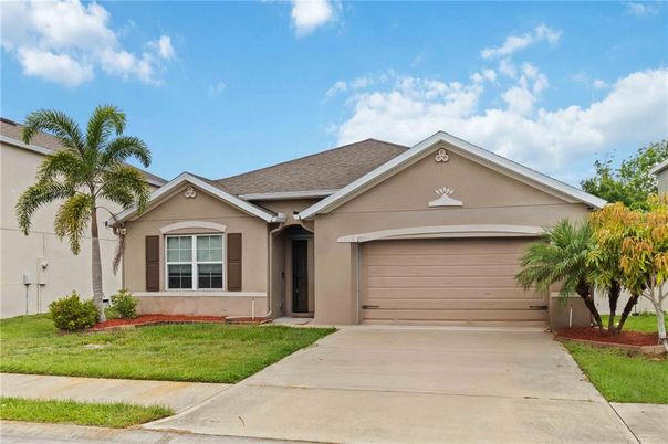 Attached, Exterior, Facade, Ranch