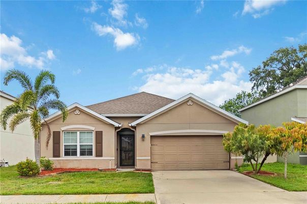 Attached, Exterior, Facade, Ranch
