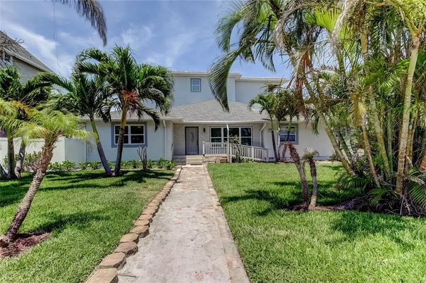Backyard, Exterior, Facade, Ranch