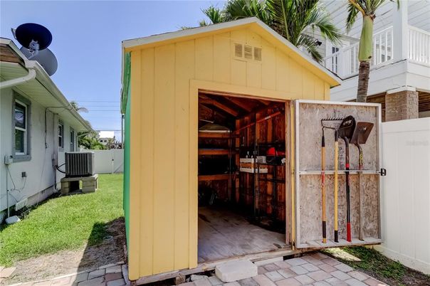Detached Garage, Exterior