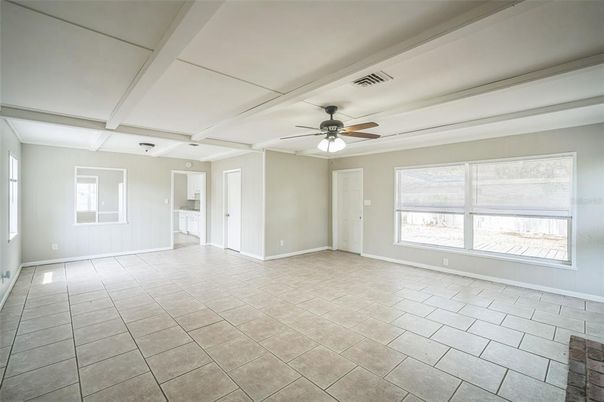 Empty room, Interior