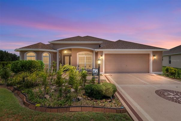 Attached, Exterior, Facade, Ranch