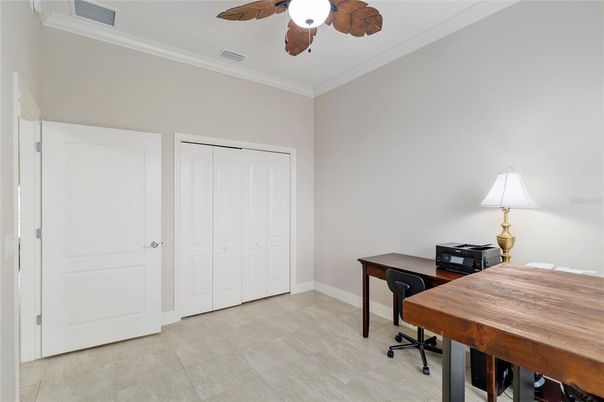 Home Office, Interior