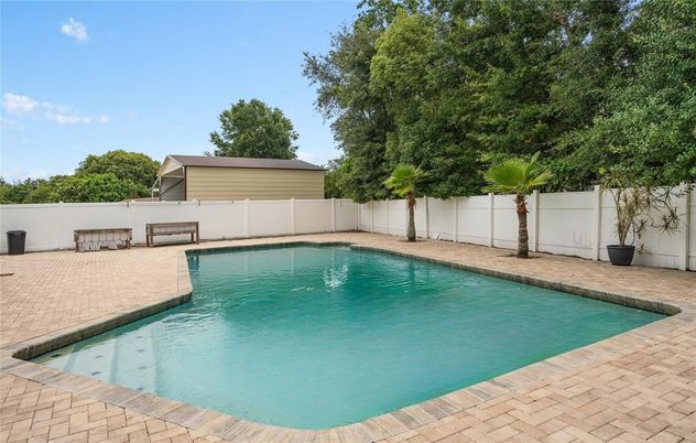 Exterior, Pool
