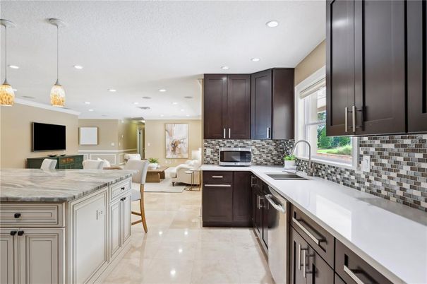 Interior, Kitchen, Living room, Pendant Lights, Recessed Lighting, Stainless Steel Appliances