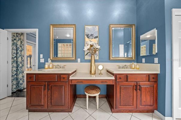 Bathroom, Dual Sink Vanities, Interior