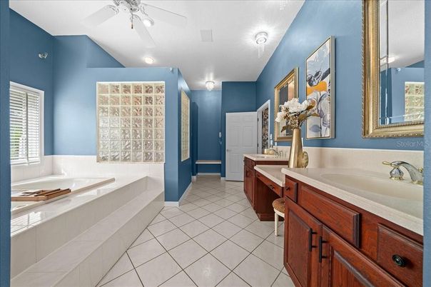 Bathroom, Dual Sink Vanities, Interior, Recessed Lighting