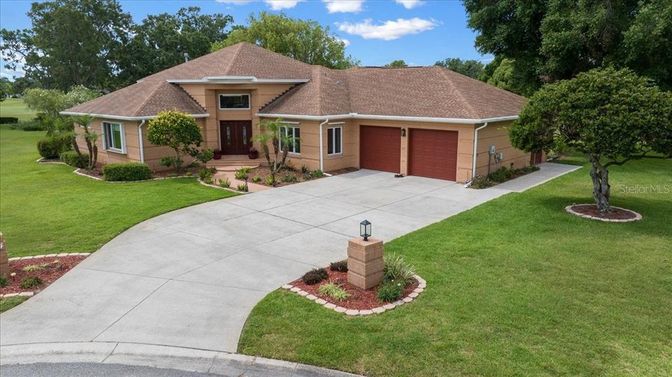 Attached, Exterior, Facade, Ranch