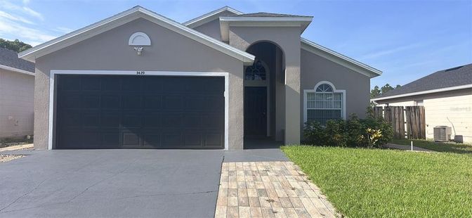 Attached, Exterior, Facade, American Craftsman