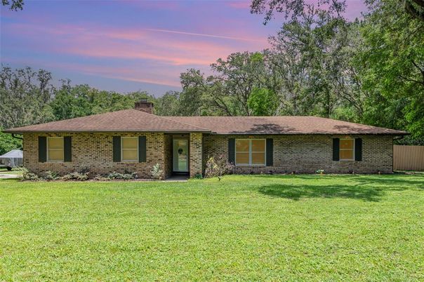 Backyard, Exterior, Facade, Brick Facade, Ranch