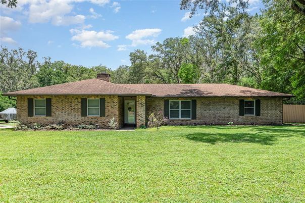 Backyard, Exterior, Facade, Brick Facade, Ranch
