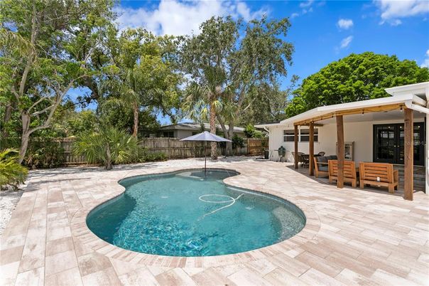 Exterior, Pool