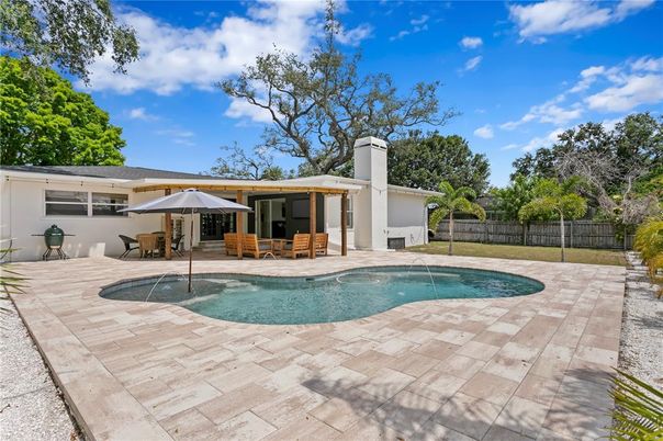 Exterior, Pool