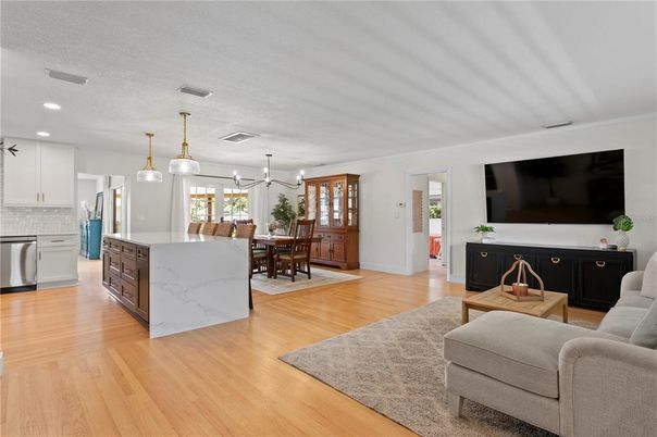 Dining room, Interior, Kitchen, Pendant Lights, Recessed Lighting, Wood Texture Flooring
