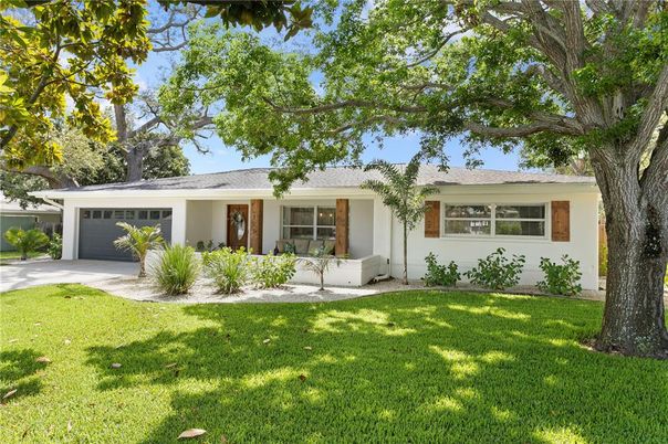 Attached, Exterior, Facade, Ranch