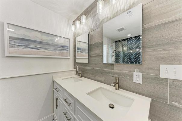 Bathroom, Dual Sink Vanities, Interior, Recessed Lighting
