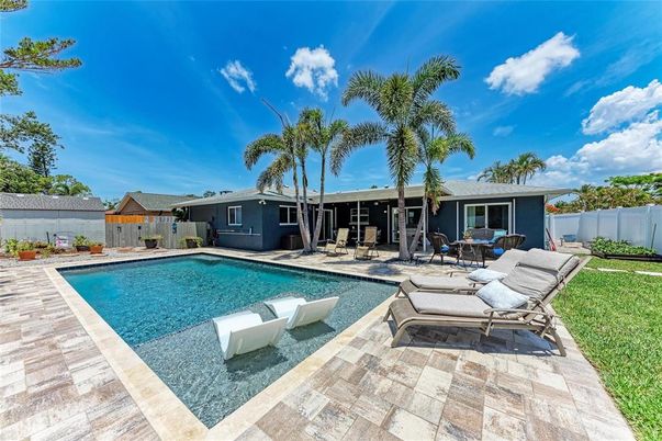 Exterior, Pool