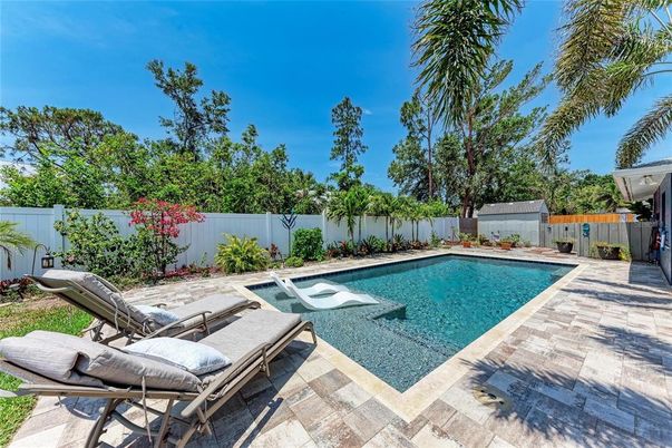 Exterior, Pool