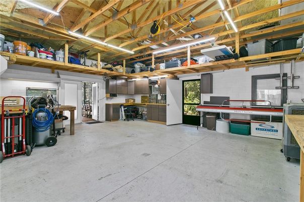 Garage, Interior, Wooden Beams