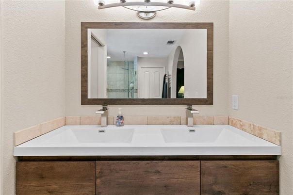 Bathroom, Dual Sink Vanities, Interior, Recessed Lighting