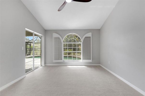 Empty room, Interior