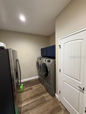 Interior, Recessed Lighting, Washer, Wood Texture Flooring