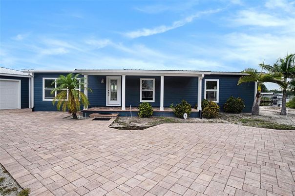 Attached, Exterior, Facade, Ranch