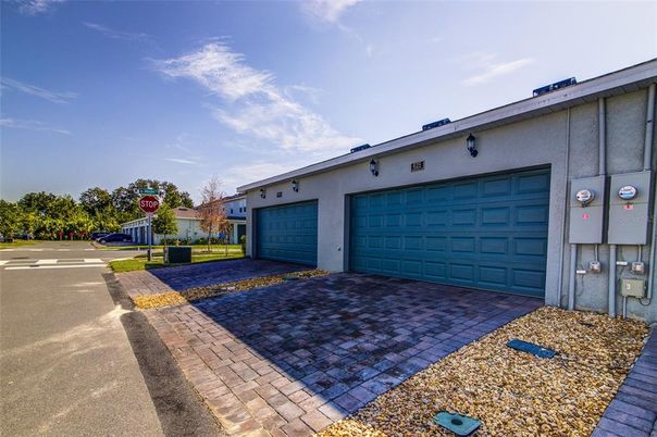 Detached Garage, Exterior