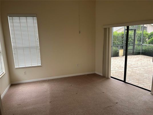 Empty room, Interior