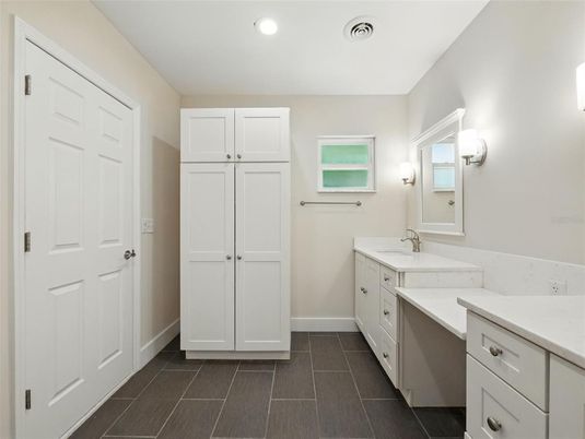 Bathroom, Dual Sink Vanities, Interior, Recessed Lighting