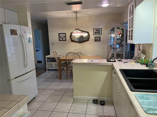 Dining room, Interior, Kitchen, Pendant Lights, Recessed Lighting, Tile Countertops