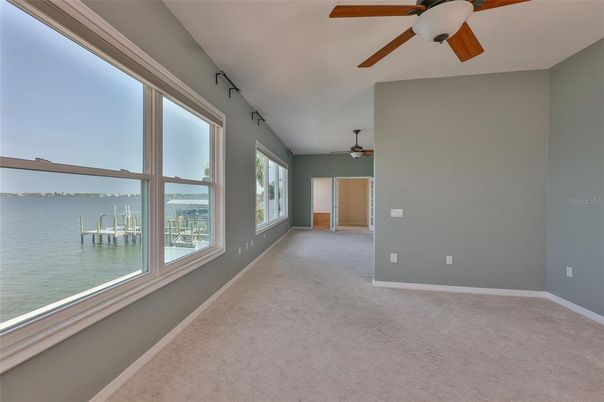 Empty room, Interior, Water