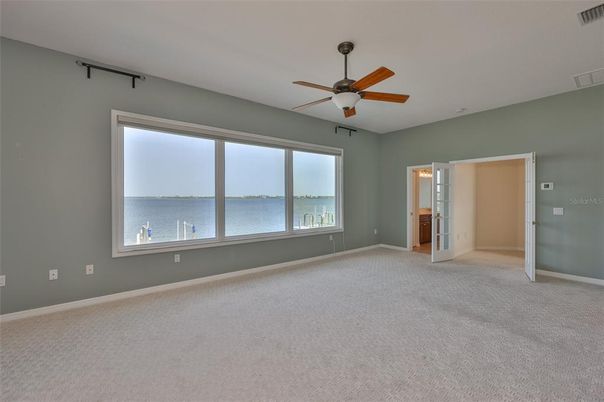 Empty room, Interior, Water