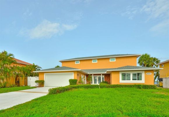 Attached, Backyard, Exterior, Facade, Split Level