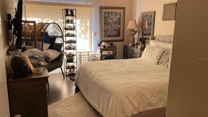 Bedroom, Interior, Pendant Lights, Wood Texture Flooring