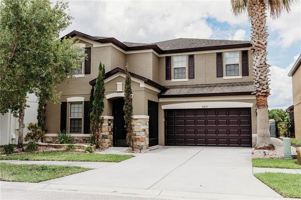 Attached, Exterior, Facade, Mediterranean