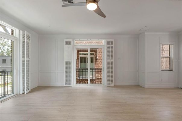 Empty room, Interior