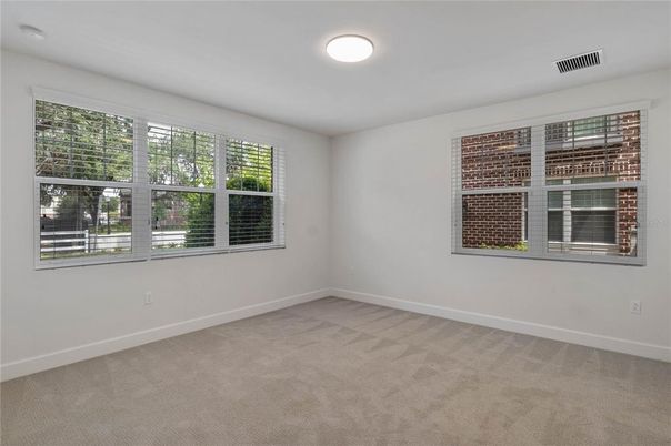 Empty room, Interior