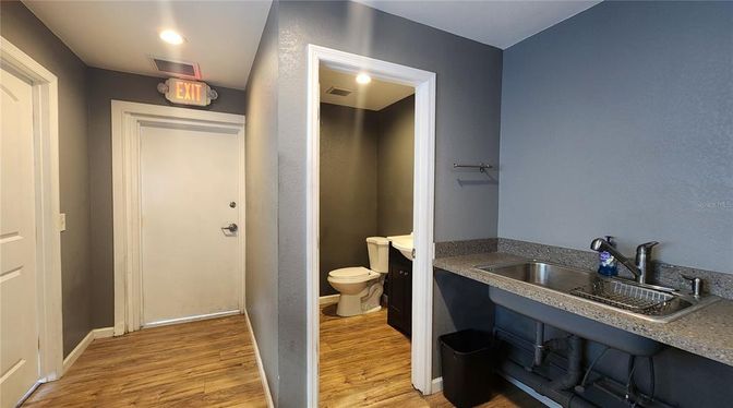Bathroom, Interior, Recessed Lighting, Wood Texture Flooring