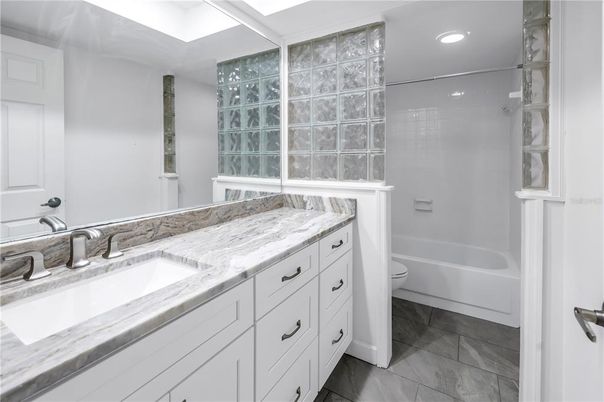 Bathroom, Interior, Recessed Lighting
