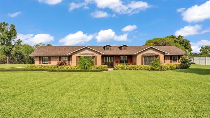 Backyard, Exterior, Facade, Ranch