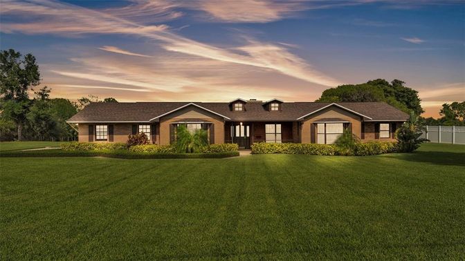Backyard, Exterior, Facade, Ranch