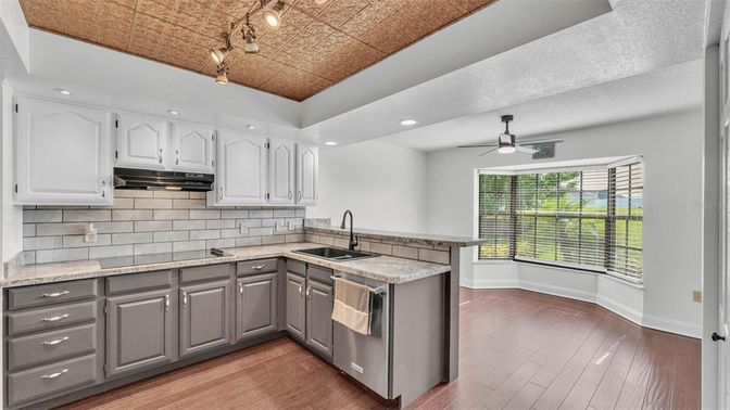 Interior, Kitchen, Recessed Lighting, Wood Texture Flooring