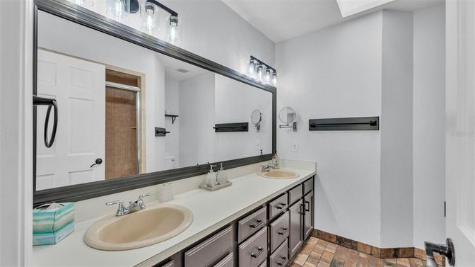 Bathroom, Dual Sink Vanities, Interior