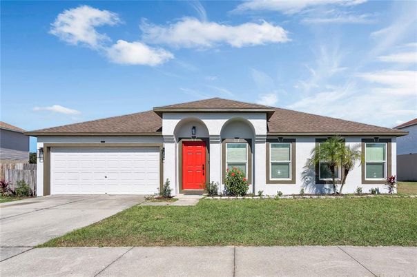 Attached, Exterior, Facade, Ranch