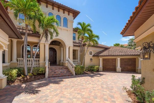 Attached, Exterior, Facade, Mediterranean