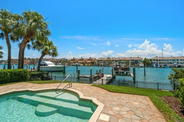 Exterior, Pool, Water