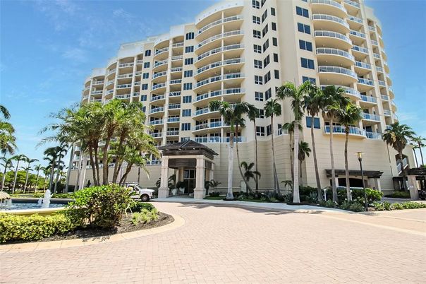 Exterior, Facade, Condo Building