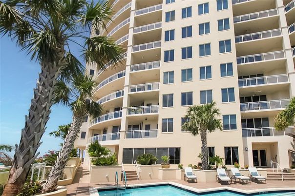 Exterior, Facade, Pool, Condo Building