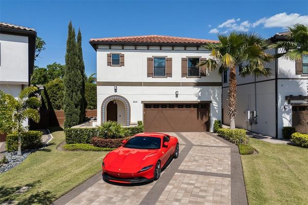 Attached, Exterior, Facade, Mediterranean